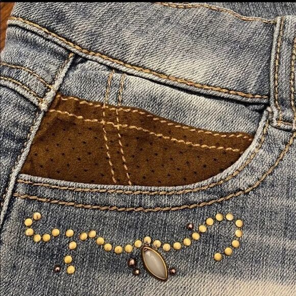 Jolt women’s Denim shorts. Size 0 - Picture 5 of 11